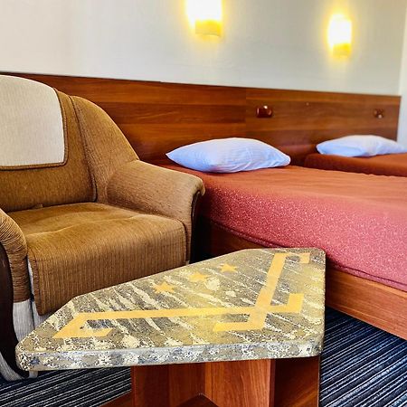 Intourist-Zakarpattia Hotel อุชโฮรอด ภายนอก รูปภาพ