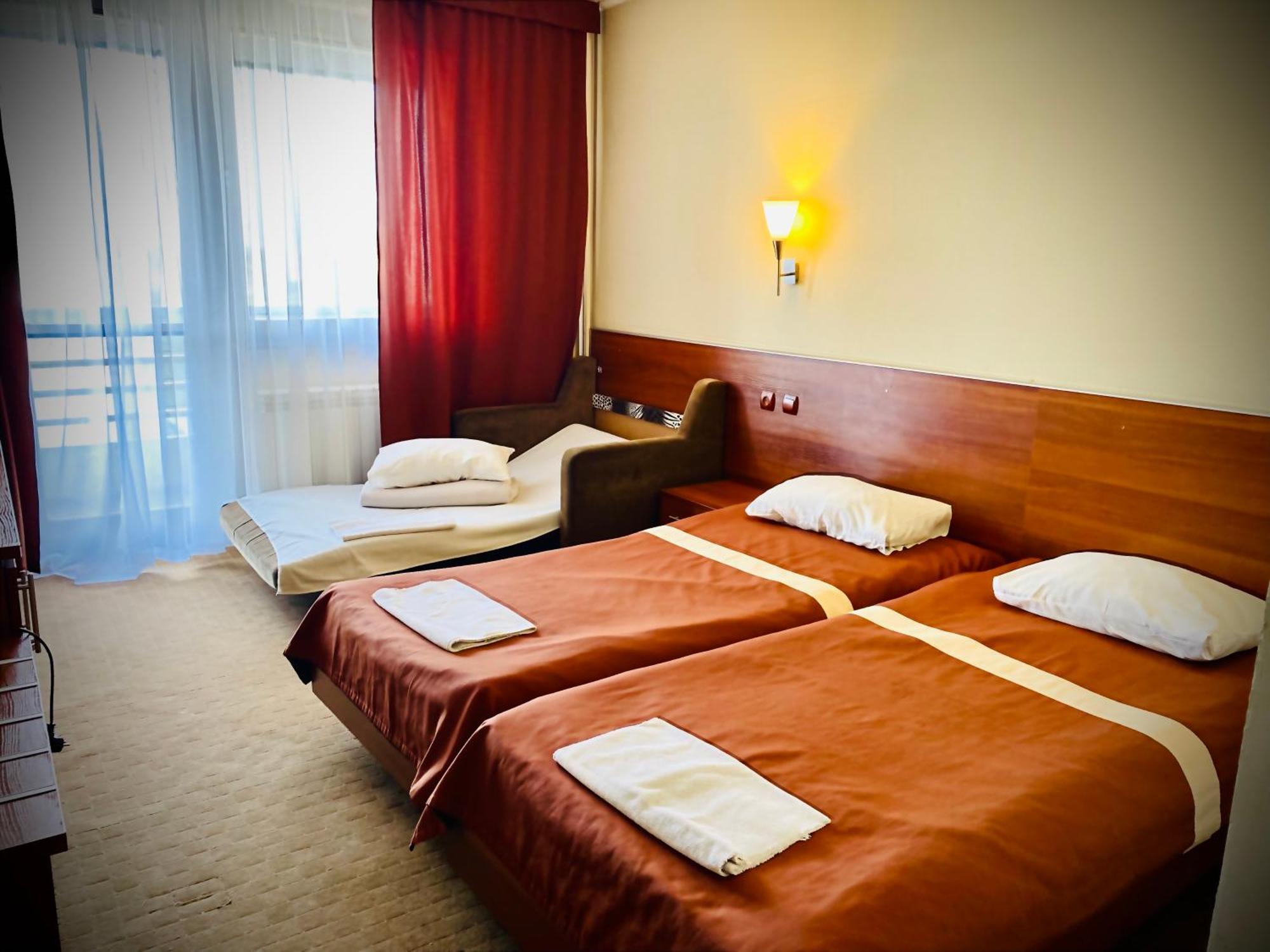Intourist-Zakarpattia Hotel อุชโฮรอด ภายนอก รูปภาพ